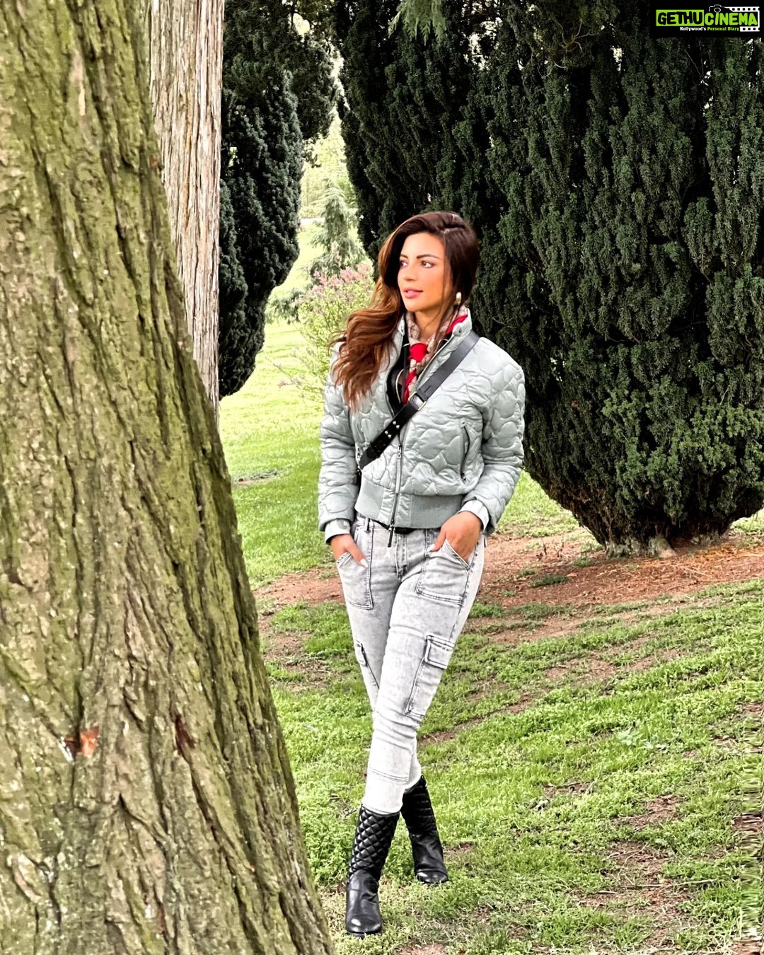 Shama Sikander Instagram - An amazing journey comes to an end and the new one begins bye bye #hamberg you have been amazing to me ,see you when i see you next….😎🇩🇪🤩♥️ . . . #byebye #Germany #love #pose #positivevibes #travelphotography #traveldairies #shamasikander Hamburg, Germany