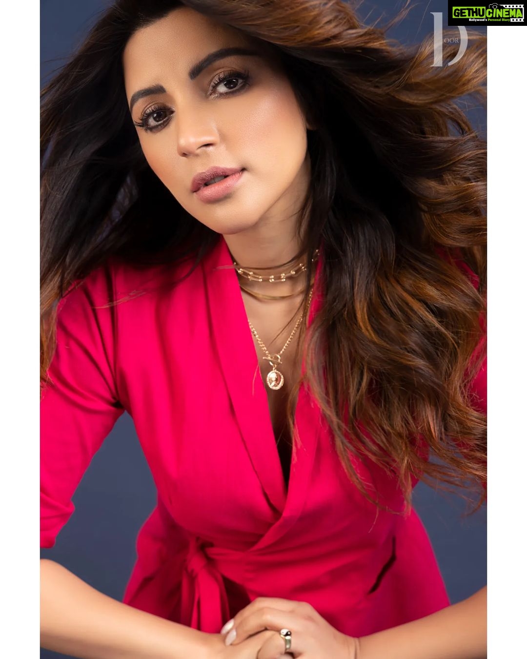 Shama Sikander Instagram - The Three Shades of @shamasikander Photographer and Creative Director @dhruv_vohraphotography Editor at Large and Fashion Director @jennet_david_william Makeup and Hair @bhavikasanghvi_makeup Stylist @stilusbyswati Assistant photographer @b.runphotography Artist Management - @shimmerentertainment Location @blackframesstudios Outfit @bindi_india Jewellery @blingthingstore Bag @emmerastore Footwear @hypeshoes.in #thedoormagazine #shamasikander #actress #celebrity #explorepage #covershoot #digitalart #digitalcover Mumbai, Maharashtra