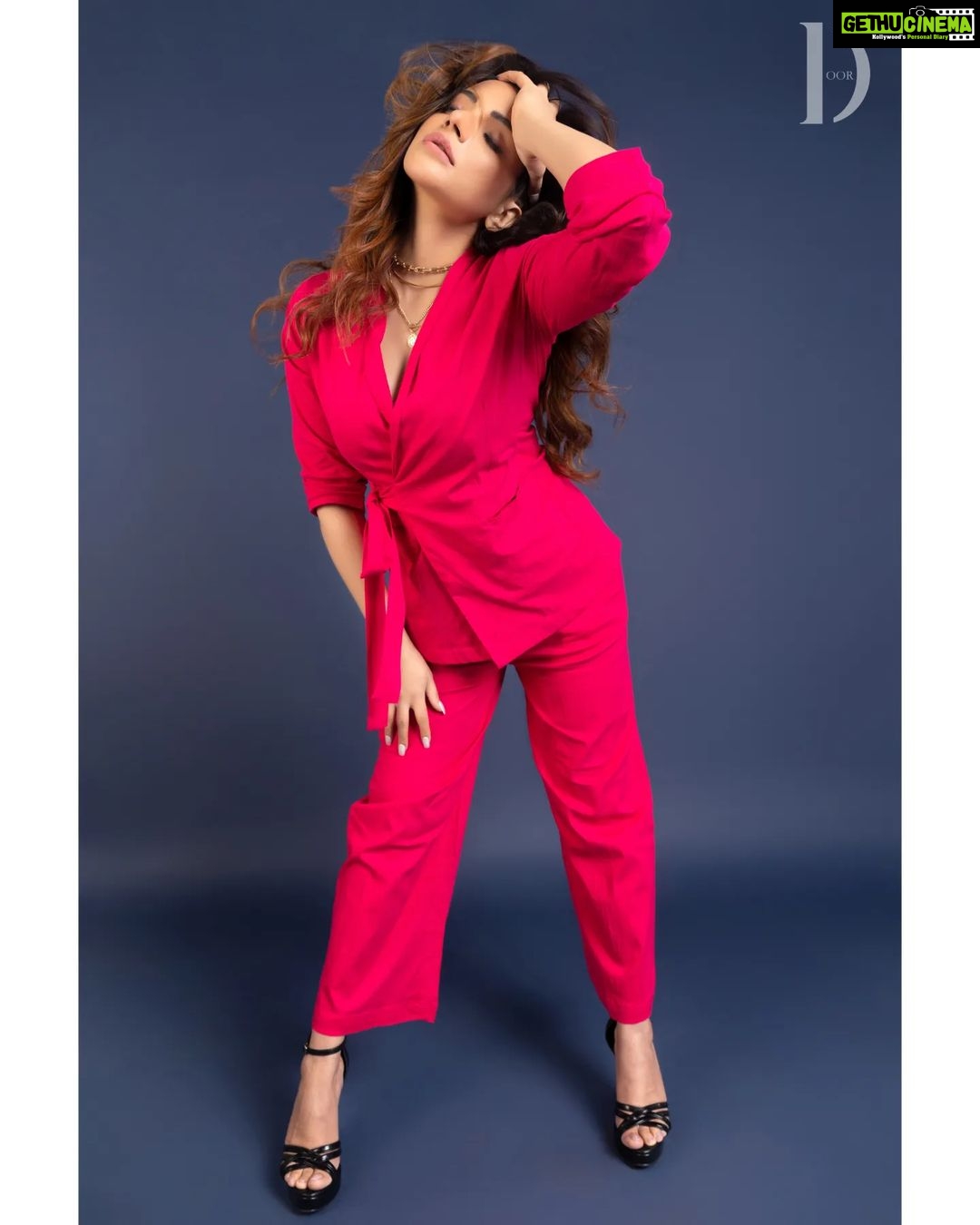 Shama Sikander Instagram - The Three Shades of @shamasikander Photographer and Creative Director @dhruv_vohraphotography Editor at Large and Fashion Director @jennet_david_william Makeup and Hair @bhavikasanghvi_makeup Stylist @stilusbyswati Assistant photographer @b.runphotography Artist Management - @shimmerentertainment Location @blackframesstudios Outfit @bindi_india Jewellery @blingthingstore Bag @emmerastore Footwear @hypeshoes.in #thedoormagazine #shamasikander #actress #celebrity #explorepage #covershoot #digitalart #digitalcover Mumbai, Maharashtra