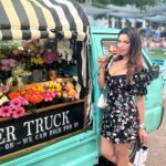 Shama Sikander Instagram - Sher Ghoomde ni tere sher ghoomdeee….. ghoomoing in this beautiful town in Atlanta …. #alpharetta #atlanta #georgia #usa #travelwithss #shamasikander #lovelylittlethings #lovelife #travelvideos #flowers #shopping #instadaily #mood #joy