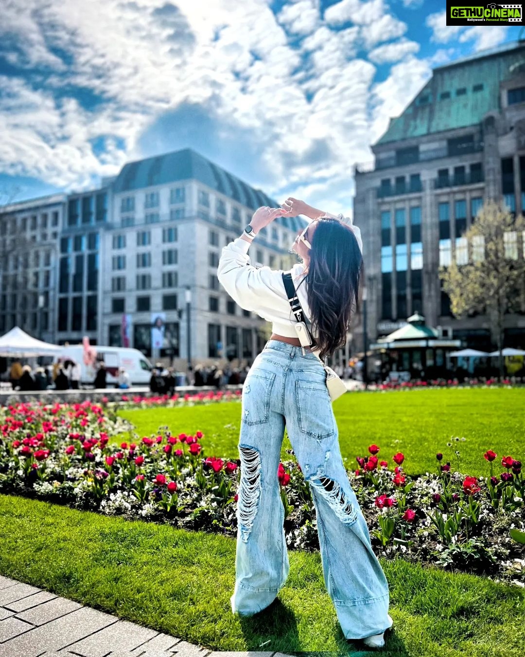Shama Sikander Instagram - Hello #Germany 🇩🇪 . . . #travelphotography #photoshootdairies📷 #trending #travelwithme #attractive #actorslife #shamasikander