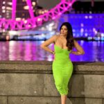 Shama Sikander Instagram - An Evening in London….🇬🇧 . . . #love #london #vibe #view #stylefashion #fashionphptography #travelphotography #actorslife #shamasikander