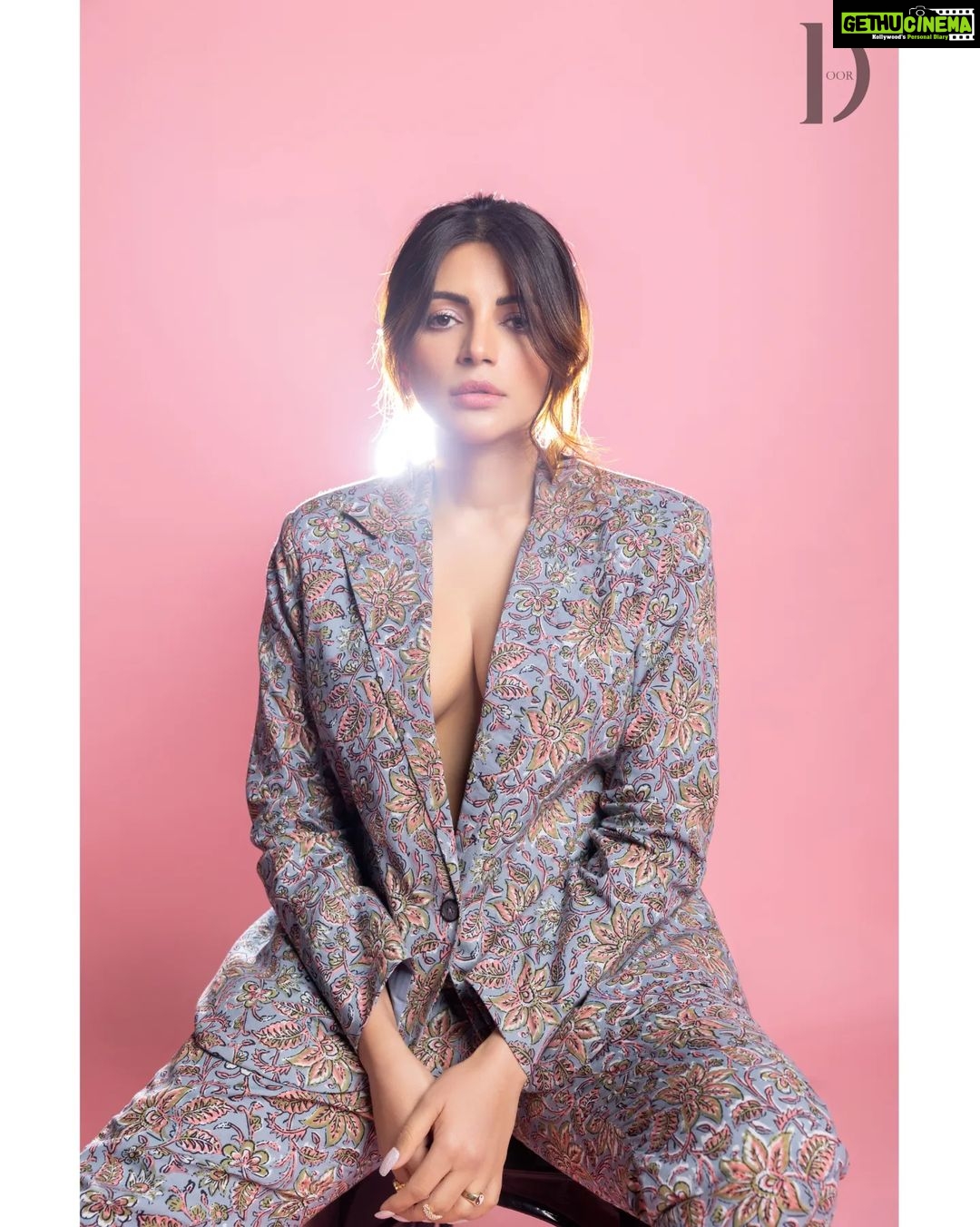 Shama Sikander Instagram - The Three Shades of @shamasikander Magazine - @thedoormagazine Photographer and Creative Director @dhruv_vohraphotography Editor at Large and Fashion Director @jennet_david_william Makeup and Hair @bhavikasanghvi_makeup Stylist @stilusbyswati Assistant photographer @b.runphotography Artist Management - @shimmerentertainment Art Director @ Location @blackframesstudios Outfit @arshia.singh.official Jewellery @blingthingstore Sunglasses @bavincis.official Footwear @hypeshoes.in #thedoormagazine #shamasikander #digitalcover #coverstory #celebrity #three #shades Mumbai, Maharashtra