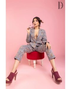 Shama Sikander Instagram - The Three Shades of @shamasikander Magazine - @thedoormagazine Photographer and Creative Director @dhruv_vohraphotography Editor at Large and Fashion Director @jennet_david_william Makeup and Hair @bhavikasanghvi_makeup Stylist @stilusbyswati Assistant photographer @b.runphotography Artist Management - @shimmerentertainment Art Director @ Location @blackframesstudios Outfit @arshia.singh.official Jewellery @blingthingstore Sunglasses @bavincis.official Footwear @hypeshoes.in #thedoormagazine #shamasikander #digitalcover #coverstory #celebrity #three #shades Mumbai, Maharashtra