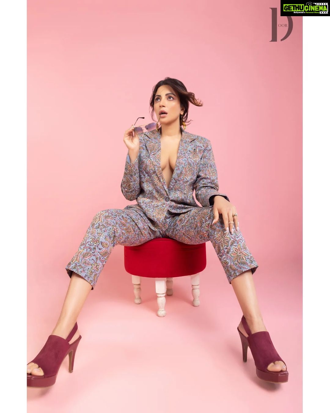 Shama Sikander Instagram - The Three Shades of @shamasikander Magazine - @thedoormagazine Photographer and Creative Director @dhruv_vohraphotography Editor at Large and Fashion Director @jennet_david_william Makeup and Hair @bhavikasanghvi_makeup Stylist @stilusbyswati Assistant photographer @b.runphotography Artist Management - @shimmerentertainment Art Director @ Location @blackframesstudios Outfit @arshia.singh.official Jewellery @blingthingstore Sunglasses @bavincis.official Footwear @hypeshoes.in #thedoormagazine #shamasikander #digitalcover #coverstory #celebrity #three #shades Mumbai, Maharashtra