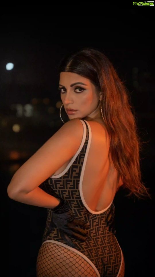 Shama Sikander Instagram - Drop Your Favourite Emoji 🎬 . . . #fashioninsta #reelitfeelit #reelitfeelit #reelsinstagram #instagrampost #positivevibes #stylefashion #shamasikanderreels