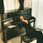 Shama Sikander Instagram - This Is How I Play Piano 😉 . . . #stylefashion #fashionable #happiness💕 #instareels #instafashion #influencer #actorslife #shamasikander