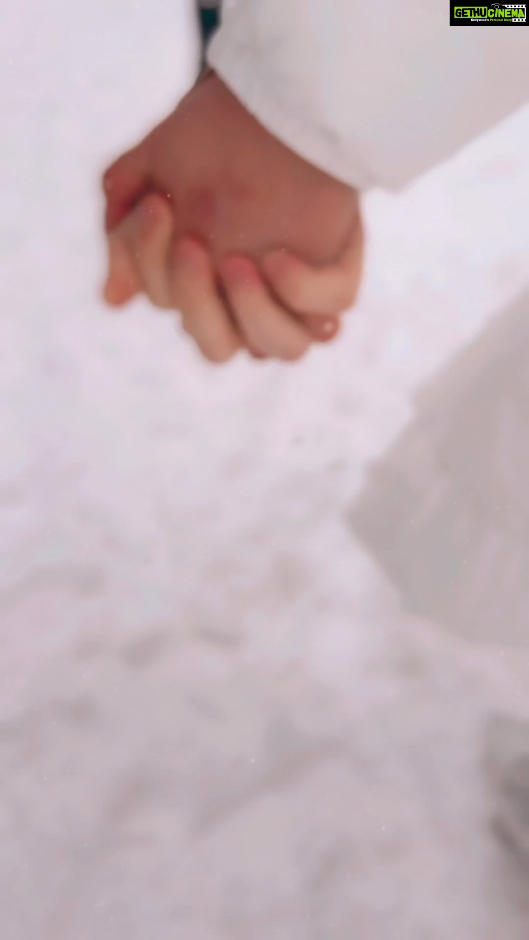 Shama Sikander Instagram - A day of snow fall and you @jamesmilliron ♥️. #gulmarg #valkey #snowvalley #love #white #pure #snowfall #lifepartner #travelpartner #ttavelwithss #jamsham #shamasikander #jamesmilliron