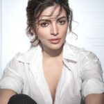 Shama Sikander Instagram - खुदा तो उसकी आँखों में था, हम खामखाँ आयतें पढ़ते रहे.... . . . #shyari #happiness💕 #stylish #photography #photoshoot #fashionphptography #shamasikander