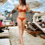 Shama Sikander Instagram - Aiwain…..!!! 😄🧿😇 . . . #beachday #fashionable #funmood #travelphotography #photoshootideas #actorslife #shamasikander