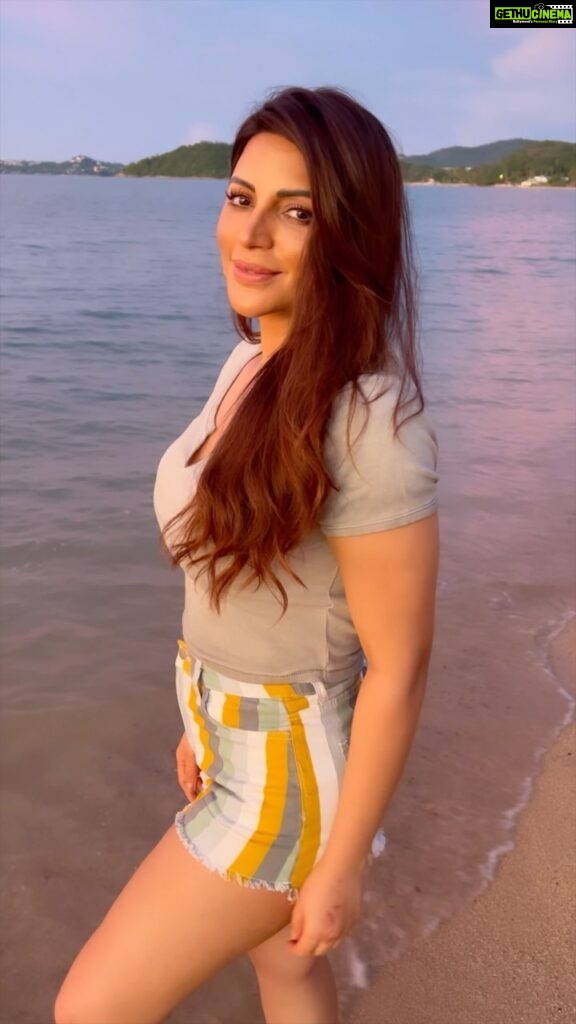 Shama Sikander Instagram - On #worldoceanday I would like to jot that, ocean stirs the heart, inspires the imagination and brings eternal joy to the soul.. Take care and be grateful for all the beautiful natural things we are blessed with 🌊❤️🙏🏻 . . #happyworldoceanday #ocean #waves #waterbaby #nature #bluesea #water #beach #love #light #shamasikander