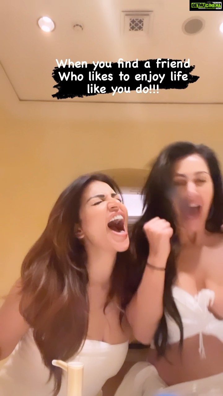 Shama Sikander Instagram - @jamelacemo I’m so glad to have you in my madness …#girls #sisters #funnygirls #hammam #morocconbath #times #funtimes #dubaiddiaries #funtimes #friendship #friends