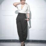 Shama Sikander Instagram - The person I am today would like to thank the person I was 5 years ago for not giving up ..... . . Make up & Hair - @makeoverbysejalthakkar . . #actorslife #photography #photoshoot #stylish #blacklove #shamasikander