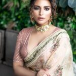 Shama Sikander Instagram - कसा हुआ तीर हुस्न का, ज़रा संभल के रहियेगा, नजर नजर को मारेगी, तो क़ातिल हमें ना कहियेगा.... . . . #ishq #shayri #positivevibes #happiness💕 #stylish #loveyourself #beautyinfluencer #shamasikander Mumbai, Maharashtra