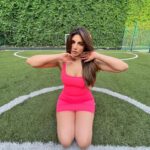 Shama Sikander Instagram - Feeling the wind….🥰 . . . #happiness💕 #wind #summervibes #actorslife #beauty #shamasikander