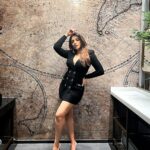 Shama Sikander Instagram - Black 🖤 . . . #vibe #blacklove #prettygirls #happiness💕 #stylefashion #fashionphptography #shamasikander