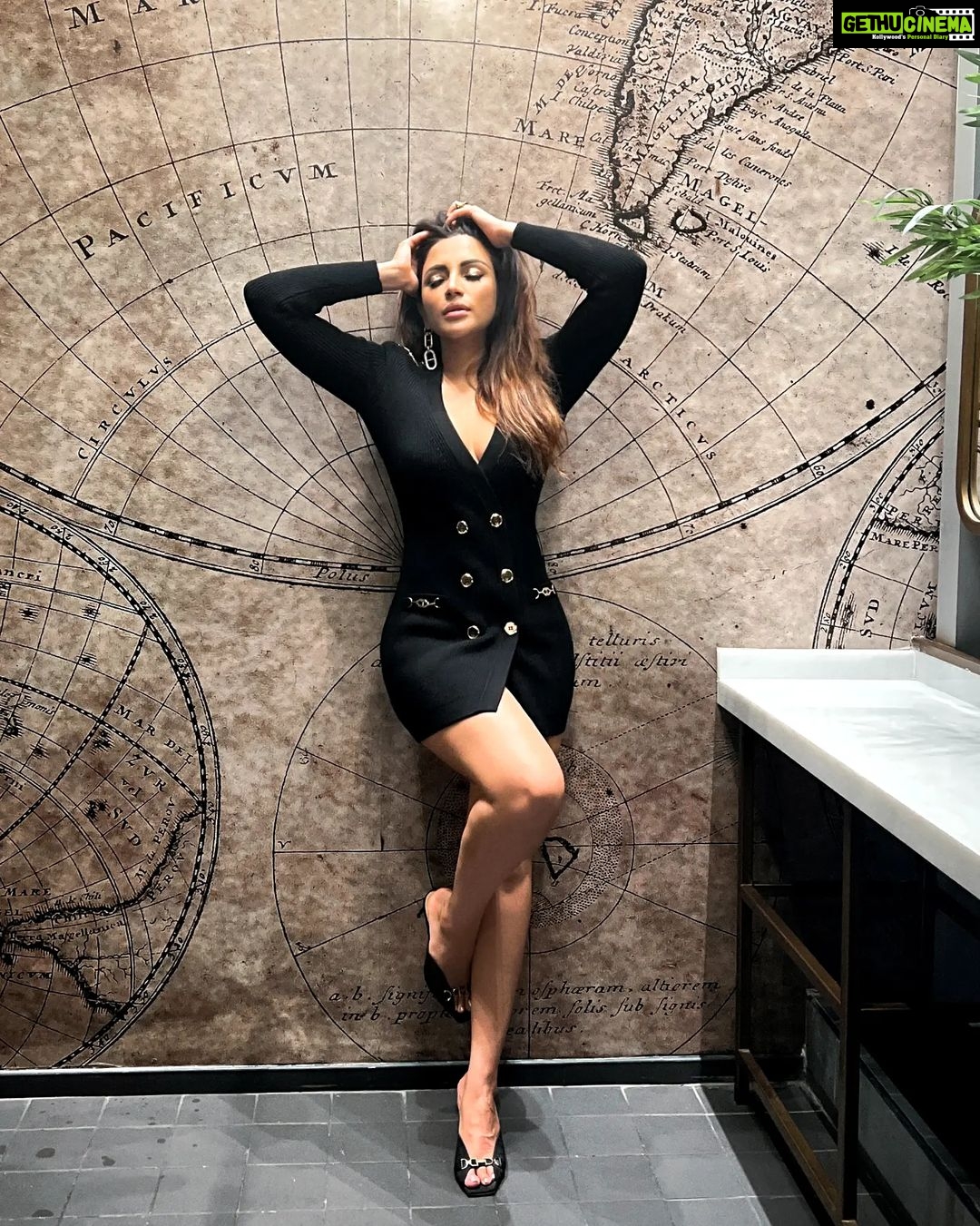 Shama Sikander Instagram - Black đź–¤ . . . #vibe #blacklove #prettygirls #happinessđź’• #stylefashion #fashionphptography #shamasikander