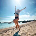 Shama Sikander Instagram - I’m Alive….. on the beach with my girl @jamelacemo ……🏖️😇🧿🧿 . . . #girlstrip #funtimes #happiestsunday #dubai #happiness💕 #girlsliketoswing #freinds #forever #shamasikander Dubai, United Arab Emirates