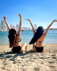 Shama Sikander Instagram - I’m Alive….. on the beach with my girl @jamelacemo ……🏖️😇🧿🧿
.
.
.
#girlstrip #funtimes #happiestsunday #dubai #happiness💕 #girlsliketoswing #freinds #forever #shamasikander
