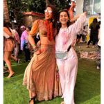 Shama Sikander Instagram - Itna mazaaa kyun aaraha haiii….#holicelebrations with friends hope you all had a wonderful #holi ? 🧿😇♥️🎉 . . . #holi #festival #bollywoodlove #actorslife #happiness💕 #funmood #partytime #shamasikander Mumbai, Maharashtra