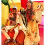 Shama Sikander Instagram - Itna mazaaa kyun aaraha haiii….#holicelebrations with friends hope you all had a wonderful #holi ? 🧿😇♥️🎉 . . . #holi #festival #bollywoodlove #actorslife #happiness💕 #funmood #partytime #shamasikander Mumbai, Maharashtra