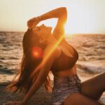 Shama Sikander Instagram - Sooraj ki Bahaon mein ab hai yeh zindagi ❤️❤️ . . . #soul #looks #photoshootdairies📷 #mysore #happiness #sunset #loveyourself #shamasikander Mumbai, Maharashtra
