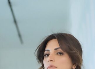 Shama Sikander Instagram - I’m the typa girl 😉🖤🤍 . 📸: @sanjaydubeyphotography Makeup : @charlieparashar Hair : @hairloom_by_akanksha Stylist : @its_mariyamm . . #grooving #love #light #reels #shamasikander