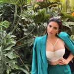 Shama Sikander Instagram - Being my Stylish Self….😎 . . . #stylefashion #camera #classy #influencer #sassy #instareels #shamasikander