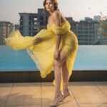 Shama Sikander Instagram - Kindness is beautiful 😍 . . . #happyme #kindness #looks #photoshootdairies📷 #shootdairies #yellowdress #shamasikander