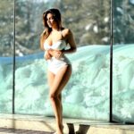 Shama Sikander Instagram - Should I or Should I Not….!!!! Make a meme and write in comments below the best meme will get pinned on my wall ♥️ . . . #pool #trending #travelphotography #photoshootideas #kashmir #gulmarg #explorepage #shamasikander