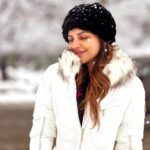 Shama Sikander Instagram – Officially #inheaven #heavenonearth #kashmir #gulmarg…..wadiye husn….such a dream 😍♥️
.
.
.
#trending #travelphotography #travel #peace #happiness #shamasikander