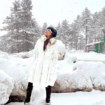 Shama Sikander Instagram – Officially #inheaven #heavenonearth #kashmir #gulmarg…..wadiye husn….such a dream 😍♥️
.
.
.
#trending #travelphotography #travel #peace #happiness #shamasikander