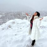 Shama Sikander Instagram – Officially #inheaven #heavenonearth #kashmir #gulmarg…..wadiye husn….such a dream 😍♥️
.
.
.
#trending #travelphotography #travel #peace #happiness #shamasikander