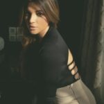 Shama Sikander Instagram - Bekarar karke humein yun na jayiye … Complete the song in the comment box and right answers will get my like ❤️ . . . #bollywoodlove #beauty #diva #happiness #deepthoughts #looks #actorslife #shamasikander