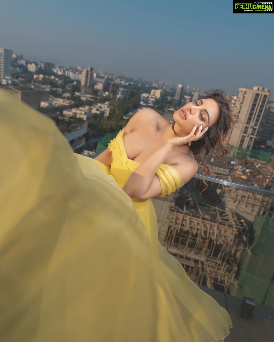 Shama Sikander Instagram - Mast Malang….😇😍🧿 . . . #malang #photoshootdairies📷 #shootdairies #actorslife #diva #influencer #shamasikander