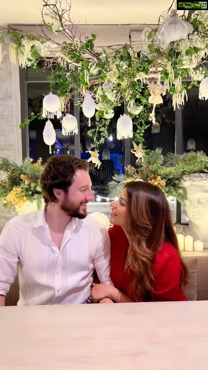 Shama Sikander Instagram - Mere humsafarā¦..mere rehnumašš @jamesmilliron #couplegoals #couplegoals⤠#cutecouples #togather #foreverlove #adorable #darling #sweetheart #jamsham #shamasikander #jamesmilliron