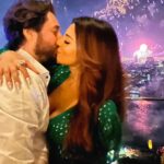 Shama Sikander Instagram - What a beautiful year , so much learning, so much love, year 2022 you have been the greatest year yet… thank you for all the wisdom and way of life ahead 🙏🏻😇 with my love @jamesmilliron ♥️ bringing in the new year of Joy, the best of life, and achieving all our dreams and desires 🙌🏻🥂. #happynewyear #happy2023 #lifeisbeautiful #gratitude #blessings #blissfull #mylife #mylove #ilovelife #livelifetothefullest #jamsham #jamesmilliron #shamasikander