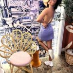 Shama Sikander Instagram - Can you all see who is there on the chair 🤭😜 . . . #funtimes #traveldairies #photography #happiness #loveyourself #shamasikander