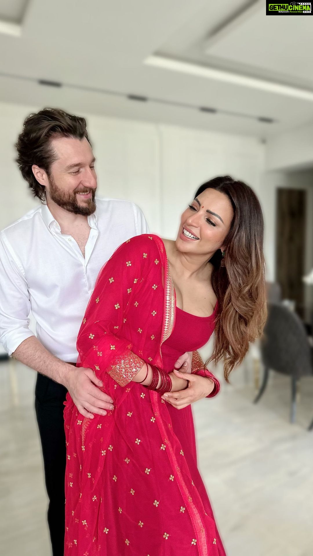Shama Sikander Instagram - “An appreciation groove for my forever groom” #mundakukkudkamalda 😉❤️💃🏻🕺🏻 . . #dance #fun #love #light #couplegoals #trending #reels #trendingreels #mine #shamasikander