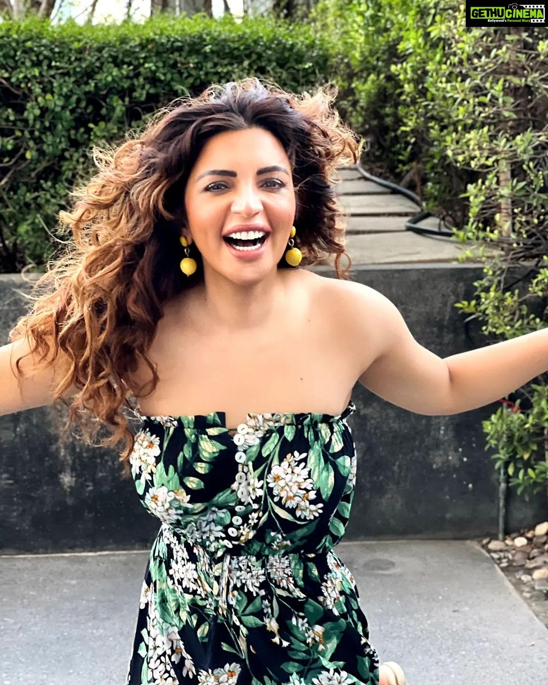 Shama Sikander Instagram - When you are happy you glow differently 🥰🤩😇🧿 . . . #looks #happiness #happyme #holidays #bangkok #positivevibes #travelphotography #shamasikander