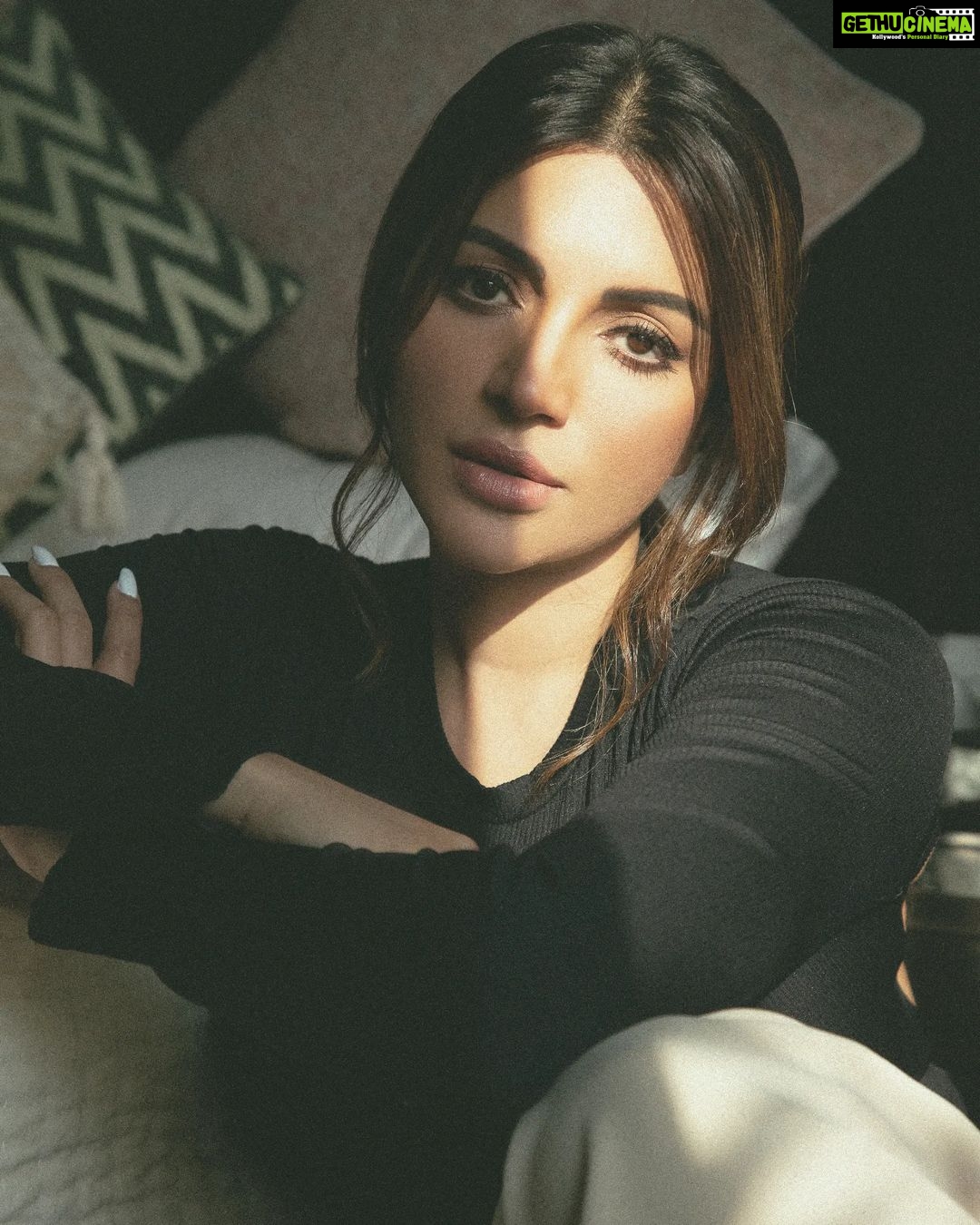 Shama Sikander Instagram - I intend i make it better for the ones to come here….♥️😇 . . . #shadow #happiness #iktara #bollywoodlove #passion #photoshoot #shootdairies #shamasikander