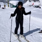 Shama Sikander Instagram - 🐧 walk is real.. this was just the beginning until I got pro in it 😉 . . #love #light #snow #learning #tbt #shamasikander