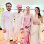 Shama Sikander Instagram - @sonnalliseygall 🩷 @asheshlsajnani ki shaadhi… #tohappyeverafter with the Shaadi wala gang! . . #friends #shaadi #goodtimes #love #light #shamasikander