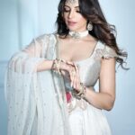 Shama Sikander Instagram - Desi Girl ❤️ . . . Outfit : @souniagohil 💎 : @meraki.mumbai @simrankhera5 MUA : @komalkumavat_makeovers 📸: @sk_.click Managed by : @jeevitaoberoi . . #love #light #desi #shamasikander