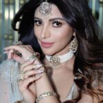 Shama Sikander Instagram - Desi Girl ❤️ . . . Outfit : @souniagohil 💎 : @meraki.mumbai @simrankhera5 MUA : @komalkumavat_makeovers 📸: @sk_.click Managed by : @jeevitaoberoi . . #love #light #desi #shamasikander