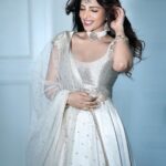Shama Sikander Instagram - Desi Girl ❤️ . . . Outfit : @souniagohil 💎 : @meraki.mumbai @simrankhera5 MUA : @komalkumavat_makeovers 📸: @sk_.click Managed by : @jeevitaoberoi . . #love #light #desi #shamasikander