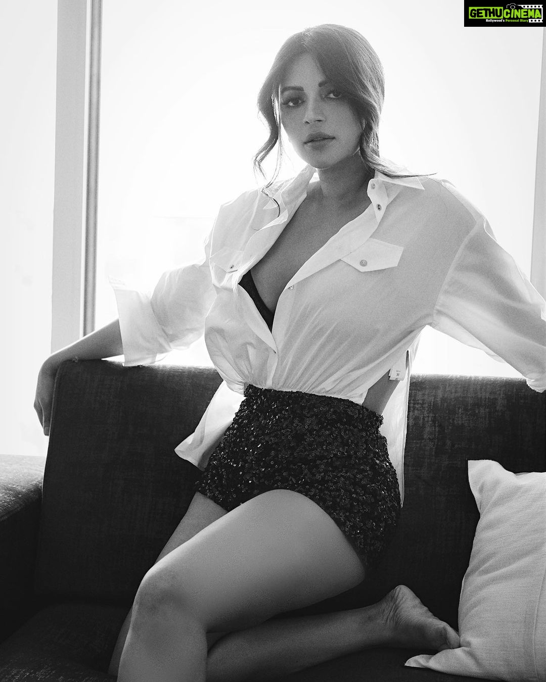 Shama Sikander Instagram - Life is like photography, we develop from negatives ✨🖤 . 📸: @sanjaydubeyphotography Makeup : @charlieparashar Hair : @hairloom_by_akanksha Stylist : @its_mariyamm . . #love #light #shamasikander
