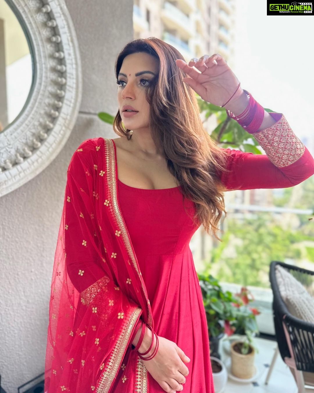 Shama Sikander Instagram - “Self-love is the best love.” 🥰❤️ . #positivethinking #selflove #love #light #shamasikander