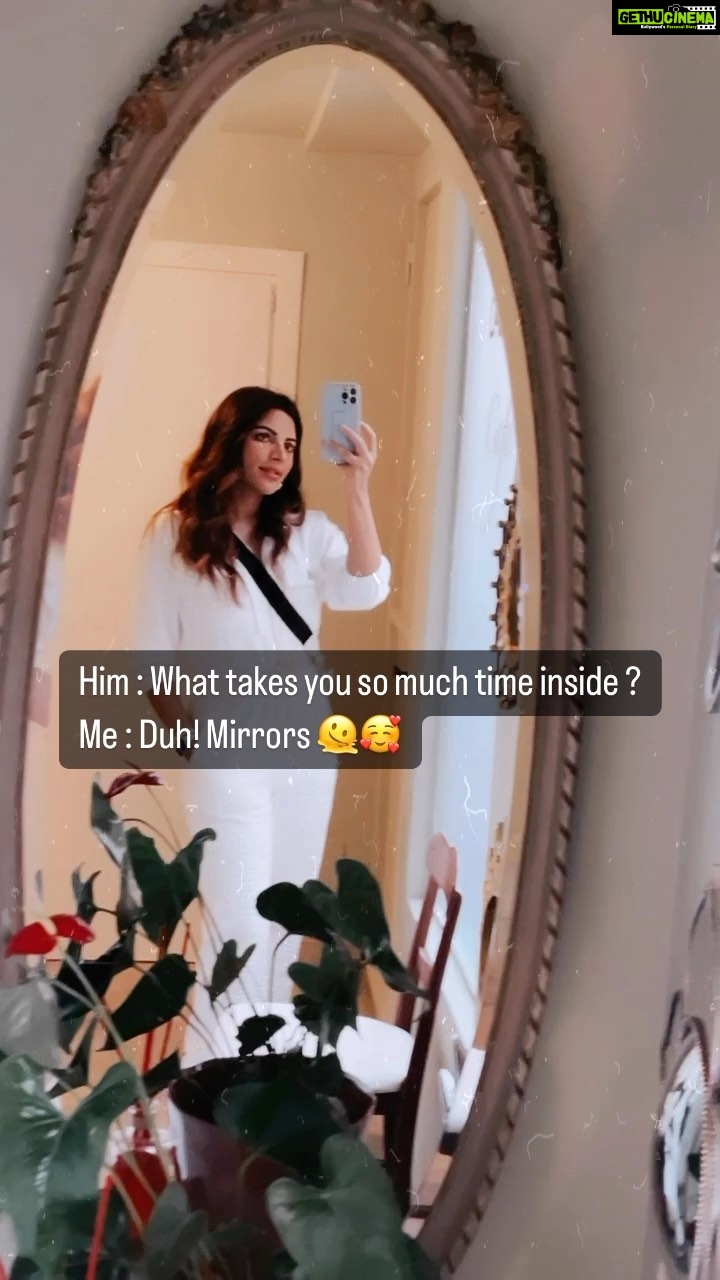 Shama Sikander Instagram - Because main apni favourite hoon 🥰 . . #love #light #loveyourself #shamasikander