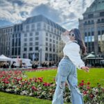 Shama Sikander Instagram - The sky is not the limit.. Paint those blues and make it yours 😉 #mondaymotivation . . #blueskies #love #goodtimes #shamasikander